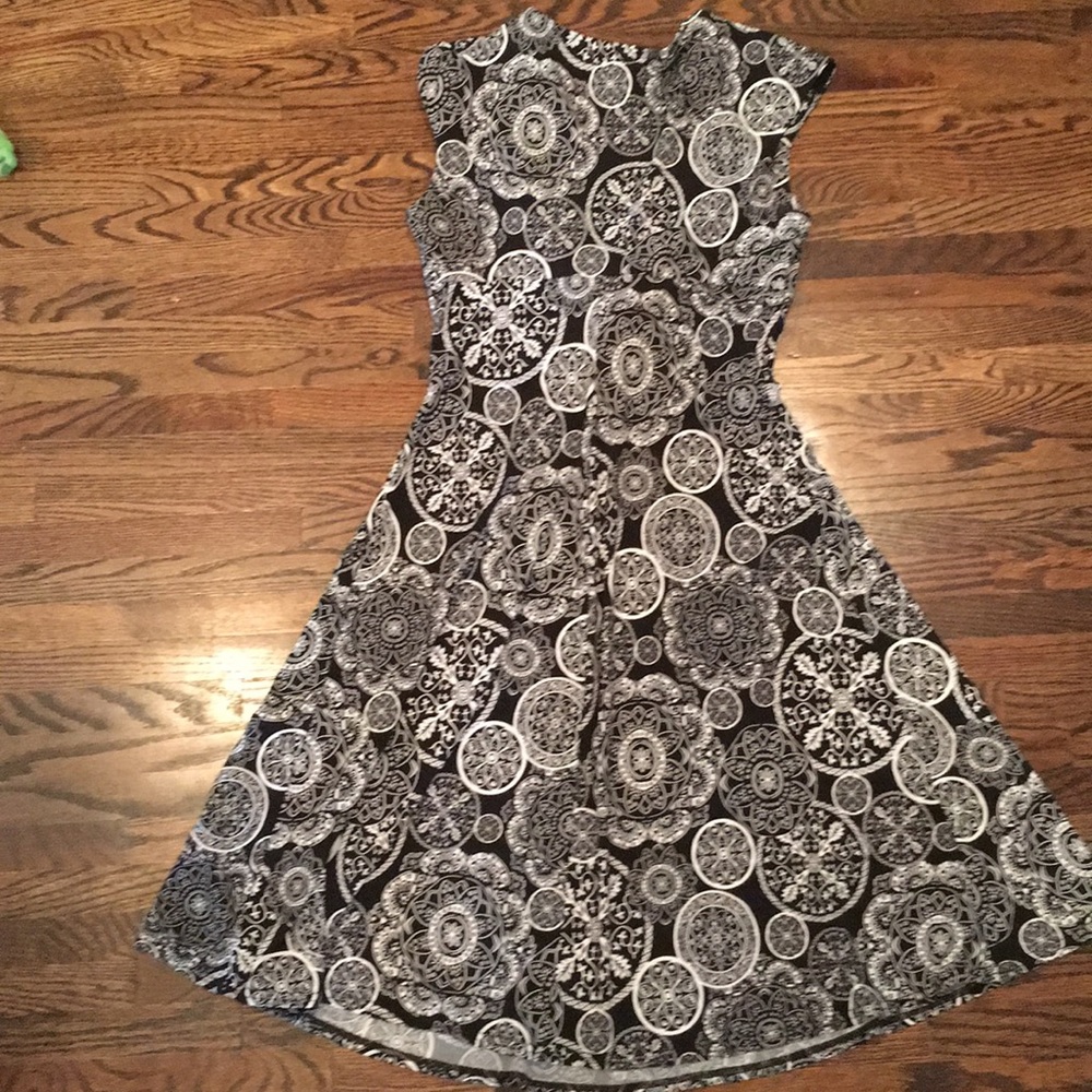 Dress - Picture 3 of 3
